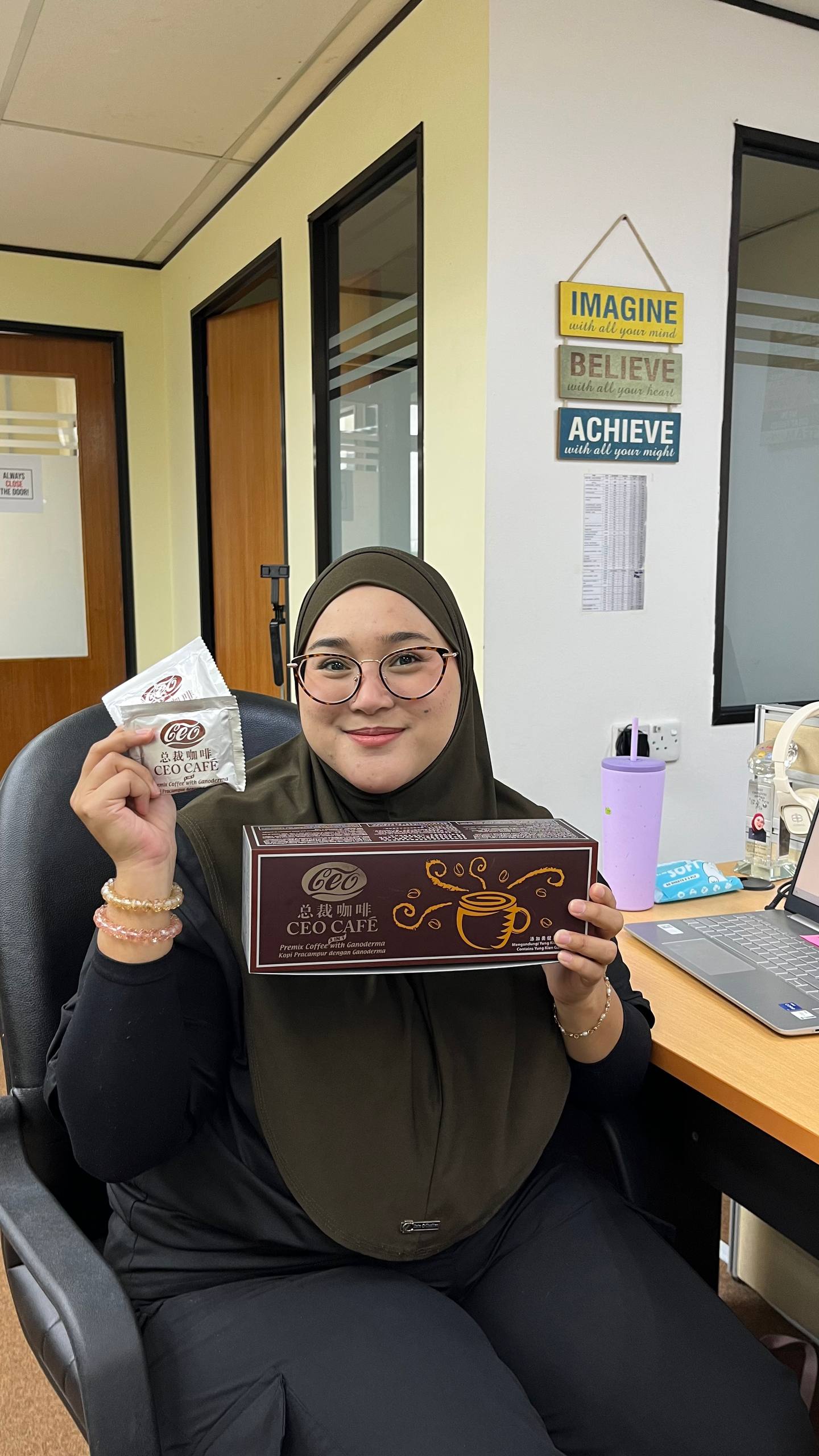 Pelanggan CEO Cafe